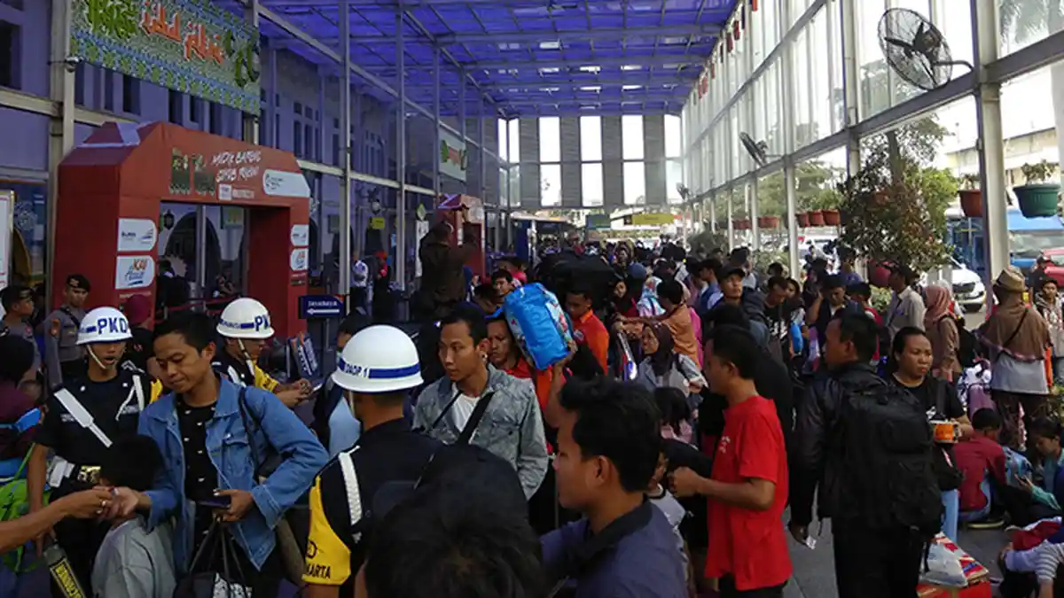 H+2 Lebaran,  20.926 Pemudik Tiba di Stasiun Pasar Senen
