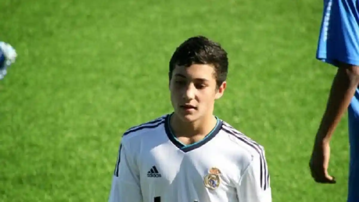 Oscar Rodriquez Tambah Empat Tahun di Santiago Bernabeu
