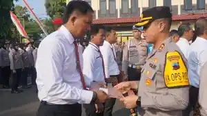 23072025-Kapolres-Purbalingga-AKBP-Achmad-Akbar-beri-penghargaan.jpg