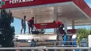 Penera-melakukan-Tera-ulang-di-SPBU-Roboaba.jpg