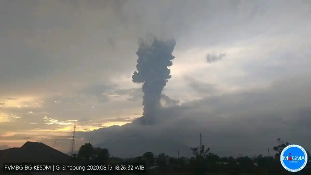 Gunung Sinabung Erupsi Lagi, Semburkan Abu Vulkanik 4.000 Meter