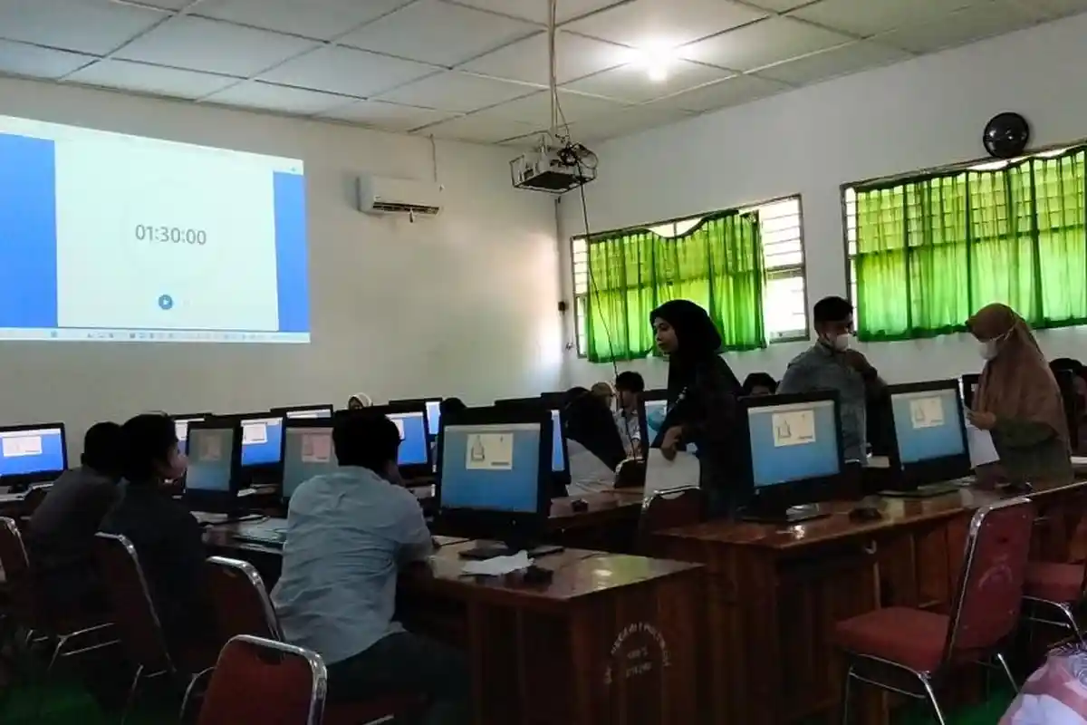 538 Calon Anggota PPK Pemilu 2024 di Polman Tes CAT, Wajib Jawab 75 Soal Selama 90 Menit