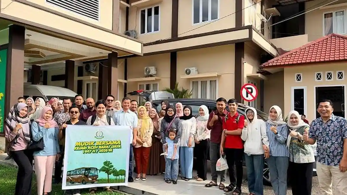 Kardono Lepas Rombongan Pegawai Kejari Abdya Mudik Lebaran Idul Fitri 