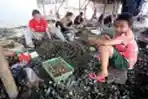 potret-nelayan-pengupas-kerang_20200714_231343.jpg