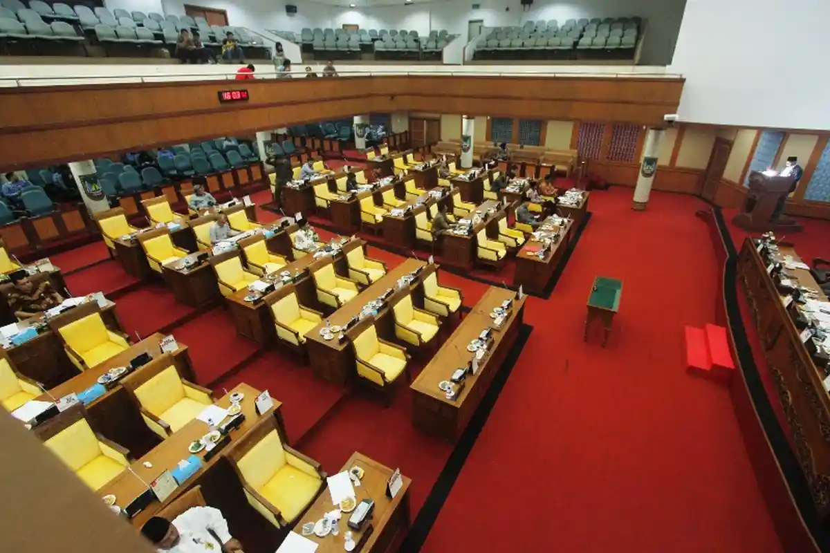 Molor 2,5 Jam! Tamu Undangan Sudah Ramai, Tapi Anggota Dewan Banyak Tak Kelihatan! Kenapa?