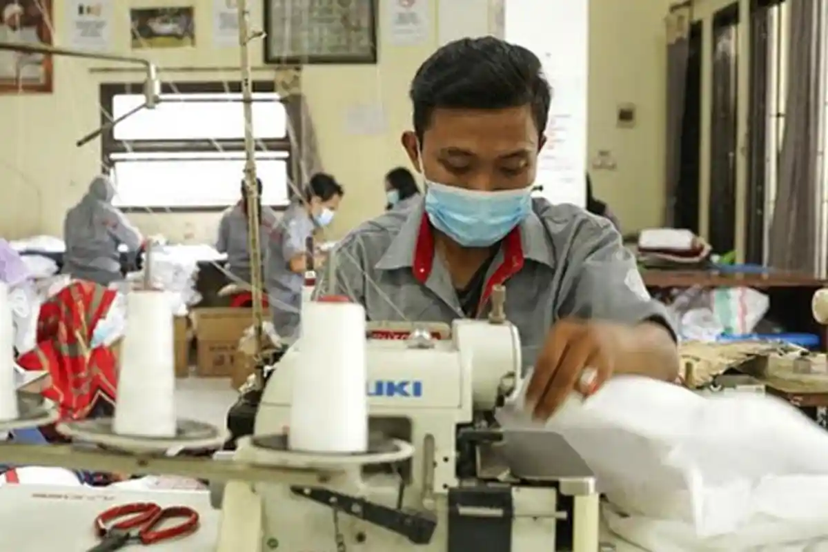 UMKM Ramli Collection Ciptakan Peci dengan Lampu LED, Jadi 'Jalan' Tetap Produktif di Tengah Pandemi