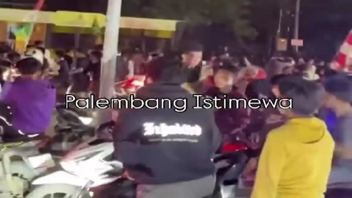 Pemotor Konvoi Bakar Mobil dan Pos Polisi di Palembang, Massa Didominasi Remaja