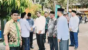 Kankemenag-Aceh-Besar-menyerahkan-bantuan-untuk-Pondok-Pesantren-Babul-Maghfirah.jpg