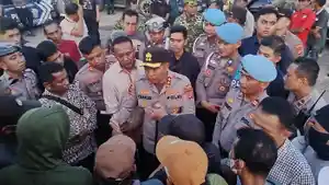 Ribuan-Warga-Geruduk-Polres-Lampung-Tengah-Tuntut-Pembebasan-Rekan-yang-Ditahan.jpg