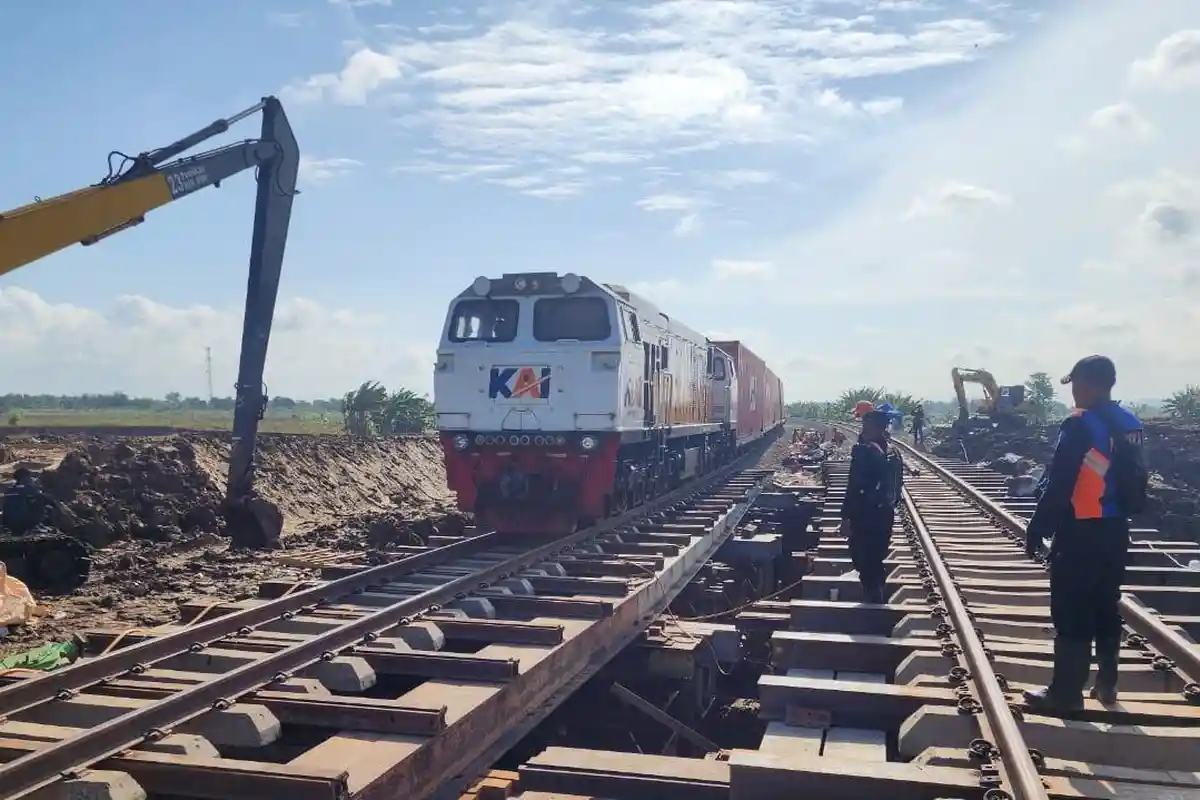 Rel di Gubug Grobogan Sudah Bisa Dilewati Kereta Api Jarak Jauh, Perjalanan Lokal Masih Dibatalkan