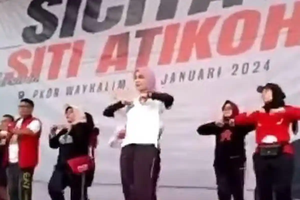 Siti Atiqoh Kampanye Hari Kedua di Lampung, Antusias Senam Bareng Emak-emak