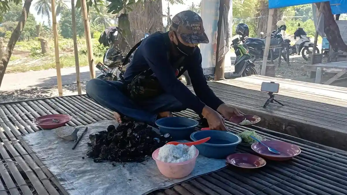 Nikmatnya Tiram Bakar Khas Barru, Pas Disantap dengan Nasi Santan dan Sambal Cobek