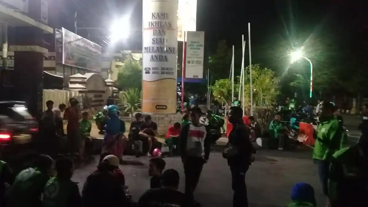 Rekannya Dikroyok Petugas Berseragam Dishub, Puluhan Driver Ojol Kepung Mapolrestabes Makassar