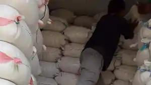 stok-beras-di-pasar-beriman-wilken-tomohon.jpg