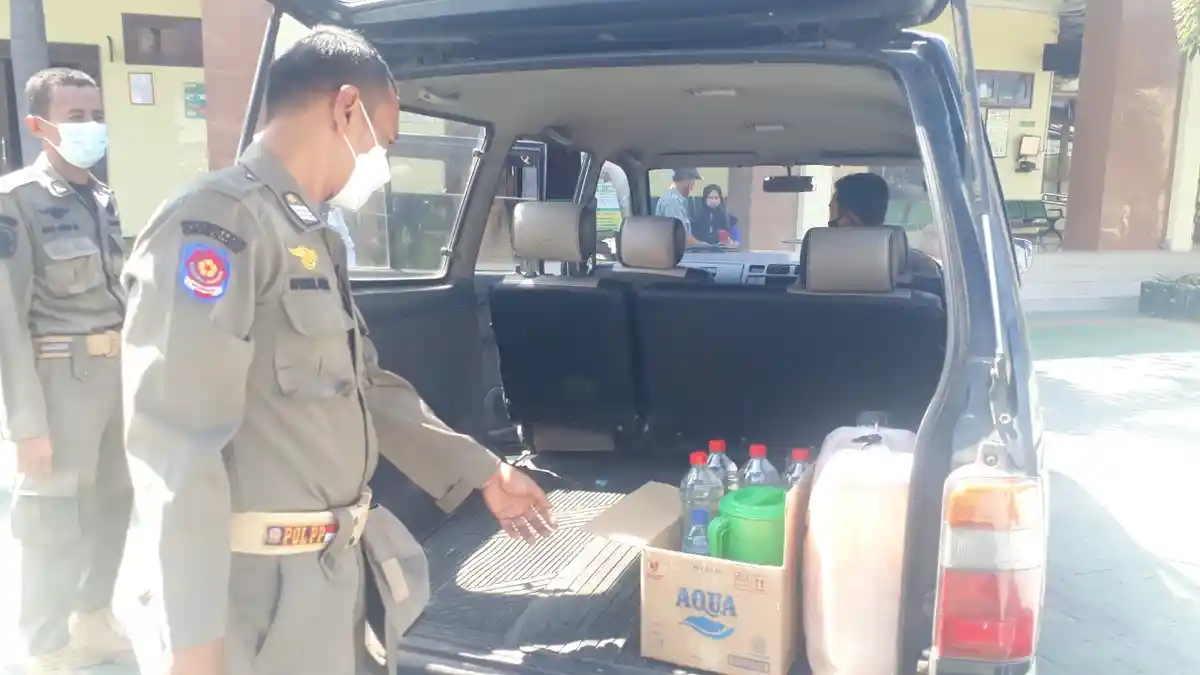 Nasib Penjual Miras di Gresik, Bakal Kena Denda hingga Rp 200 Ribu, Botol Arak Jadi Bukti