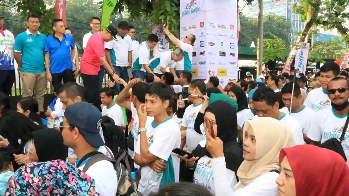 Wali Kota Medan Lepas Ribuan Peserta Jalan Sehat Tribun Medan