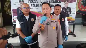 Kapolres-Sumedang-AKBP-Sandityo-Mahardika-gelar-konferensi-pers-Senin-2322026.jpg