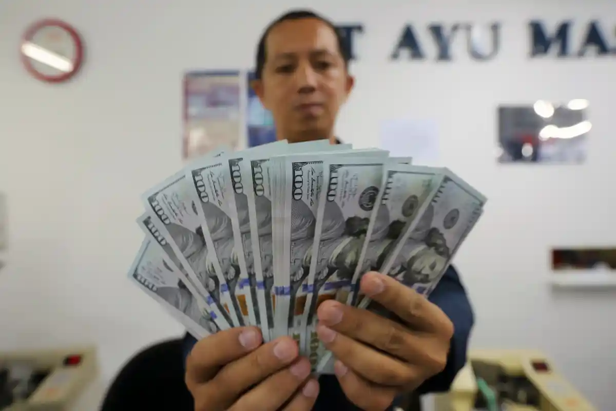 Rupiah Pekan Depan Berpotensi Melemah Tembus ke Level Rp15.300 per Dolar AS