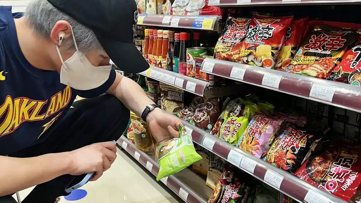 Tiba di Indonesia, Chenle NCT Dream Mampir Minimarket Cari Mi Lemonilo