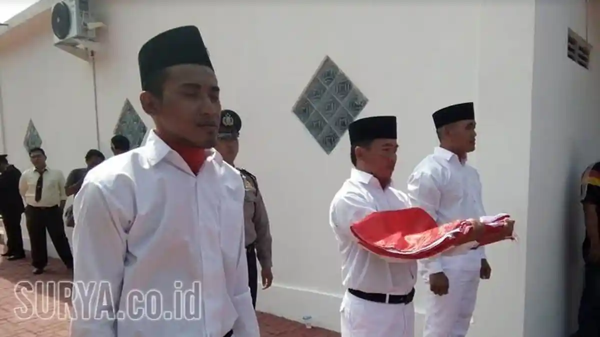 Anak Amrozi Jadi Petugas Pengibar Bendera