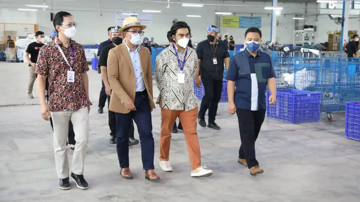 Akselerasi Ekosistem Ekonomi Digital, Ridwan Kamil Sambangi Gudang Lazada