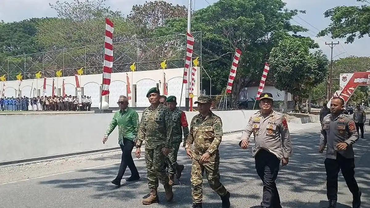 Kenakan Seragam Loreng, Anwar Hafid Pimpin Upacara Hari Bakti TNI AD di ...