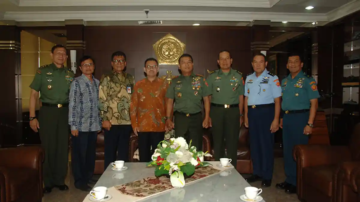 Bertemu Dirut Pindad, Panglima TNI Minta Prioritaskan Kebutuhan Dalam Negeri