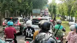 20260503-jangli-undip-macet-parah.jpg