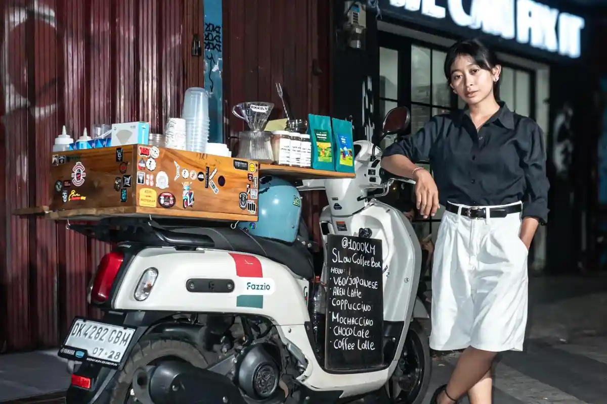 Gek Cantik Datang Dari Pulau Dewata ke Depok Jual Kopi Otentik di Atas Fazzio