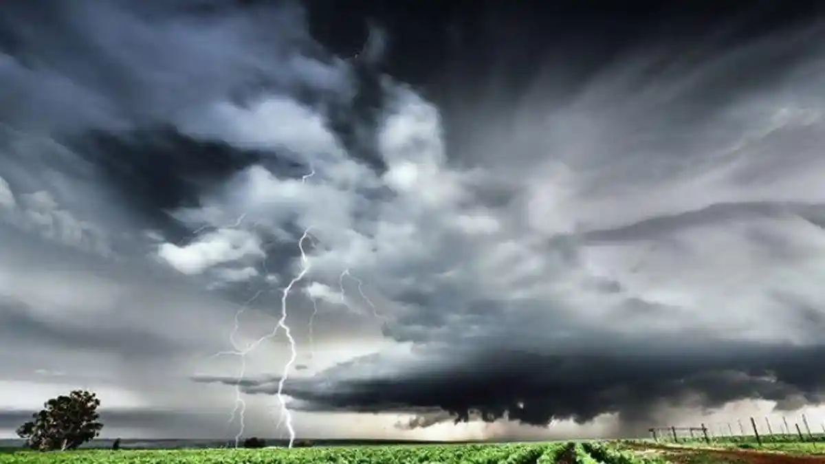 Sejumlah Wilayah di Kalbar Masih Berpotensi Hujan dan Pasang Air Laut Tinggi hingga 27 November 2025