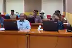 Calon-Mahasiswa-Pasca-Sarjana-UT-Kupang-ketika-mengikuti-Ujian-hari-pertama.jpg