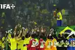 Cafu-mengangkat-Piala-Dunia-pada-tahu-2022.jpg
