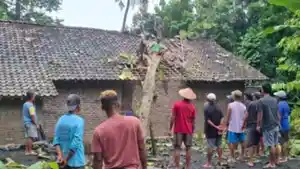 Cuaca-Ekstrem-di-Bantul-Pohon-Tumbang-dan-Talud-Longsor-di-Empat-Kapanewon.jpg