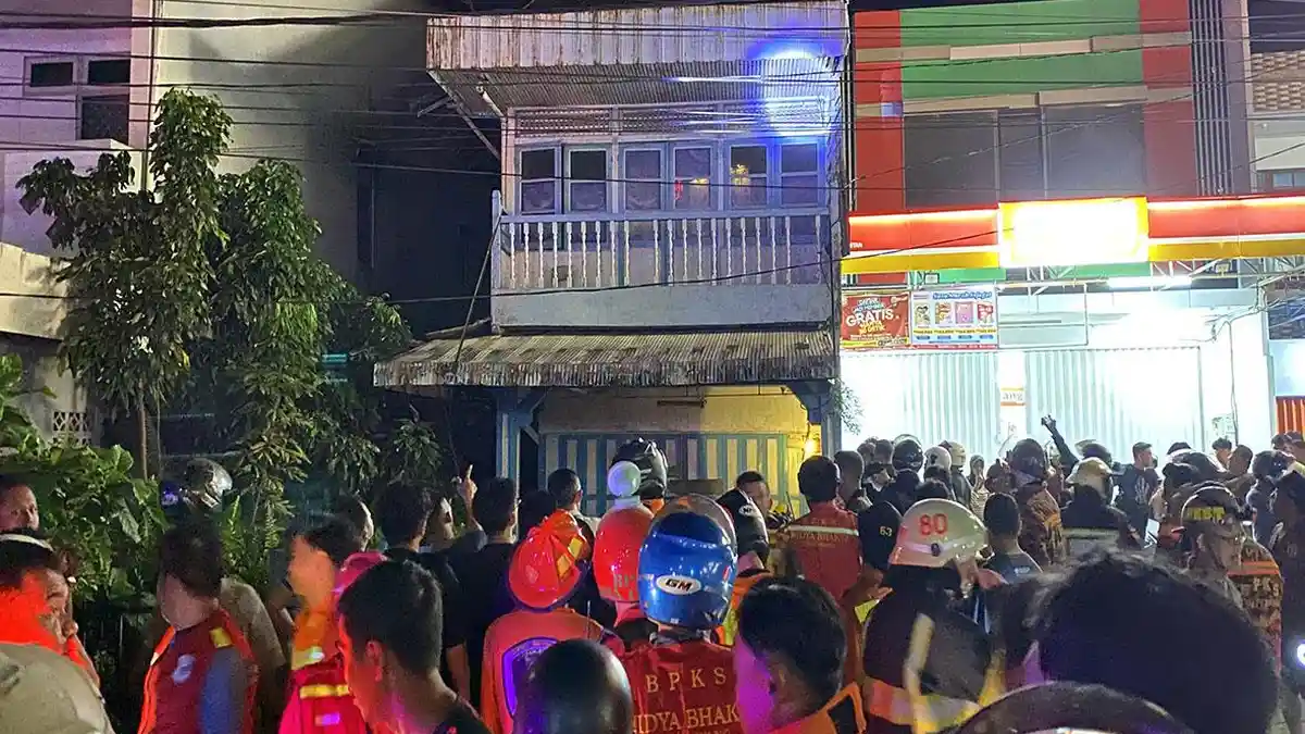 Ruko di Jalan Kalimantan Singkawang Nyaris Terbakar, Damkar Berhasil Padamkan Api