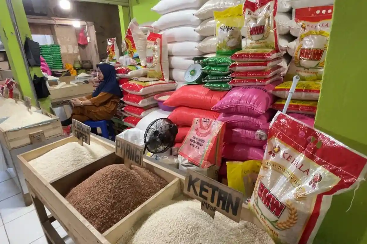 Harga Beras di Pasar Basah Mandonga Kendari Sulawesi Tenggara Turun, Rp13 Ribu per Liter