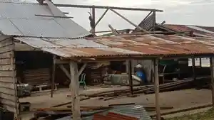 20240929-Rumah-warga-Desa-Pulau-Gersik-rusak-akibat-terjangan-puting-beliung.jpg