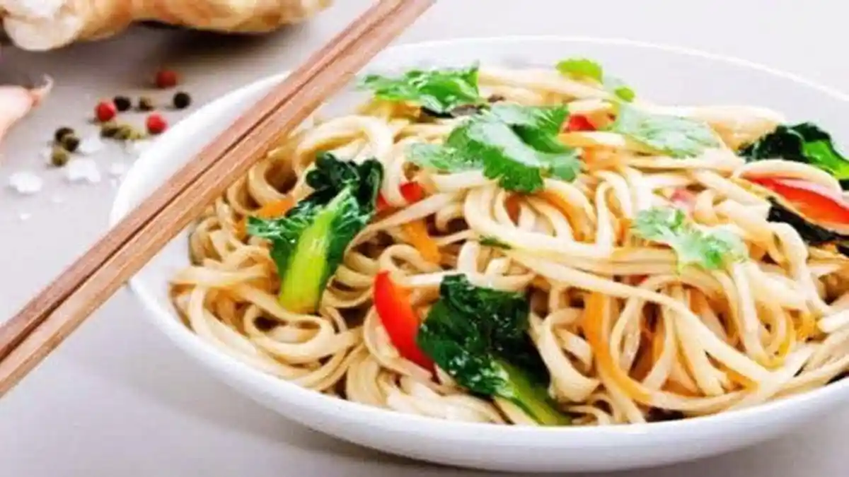 Jangan Makan Mi Campur Nasi, Ini Penyakit yang Bisa Terjadi jika Terus Melakukannya