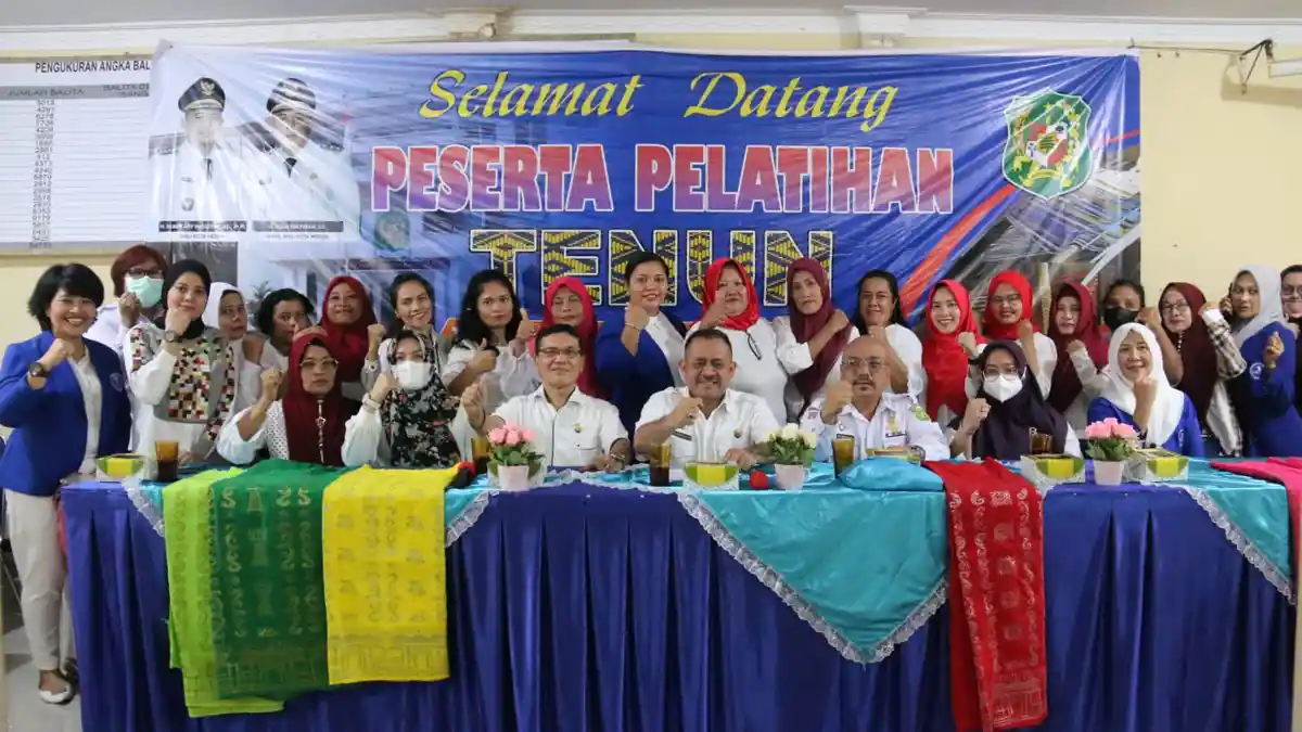 Usai Mengikuti Pelatihan Tenun Dinas Perindustrian Medan, Warga Mulai Pandai Menenun Kain
