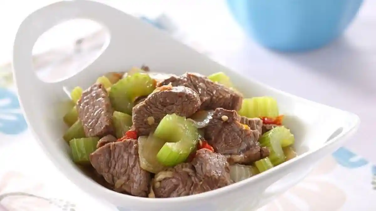 Resep Daging Tumis Seledri, Menu Makan Siang Simple yang Rasanya Nikmat Banget