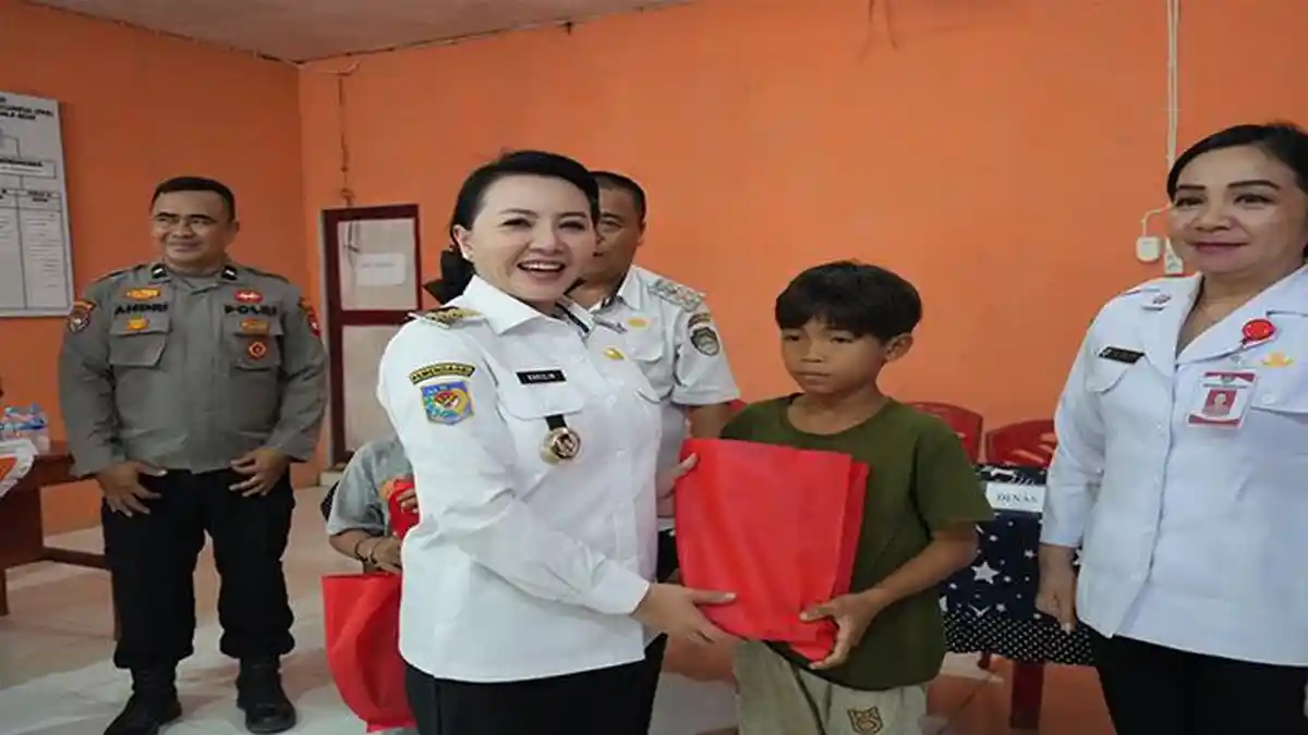 Bupati Karolin Ingatkan Bahaya Jajanan Minim Gizi dan Tren Anak Putus Sekolah Demi Dompeng - Tribunpontianak.co.id