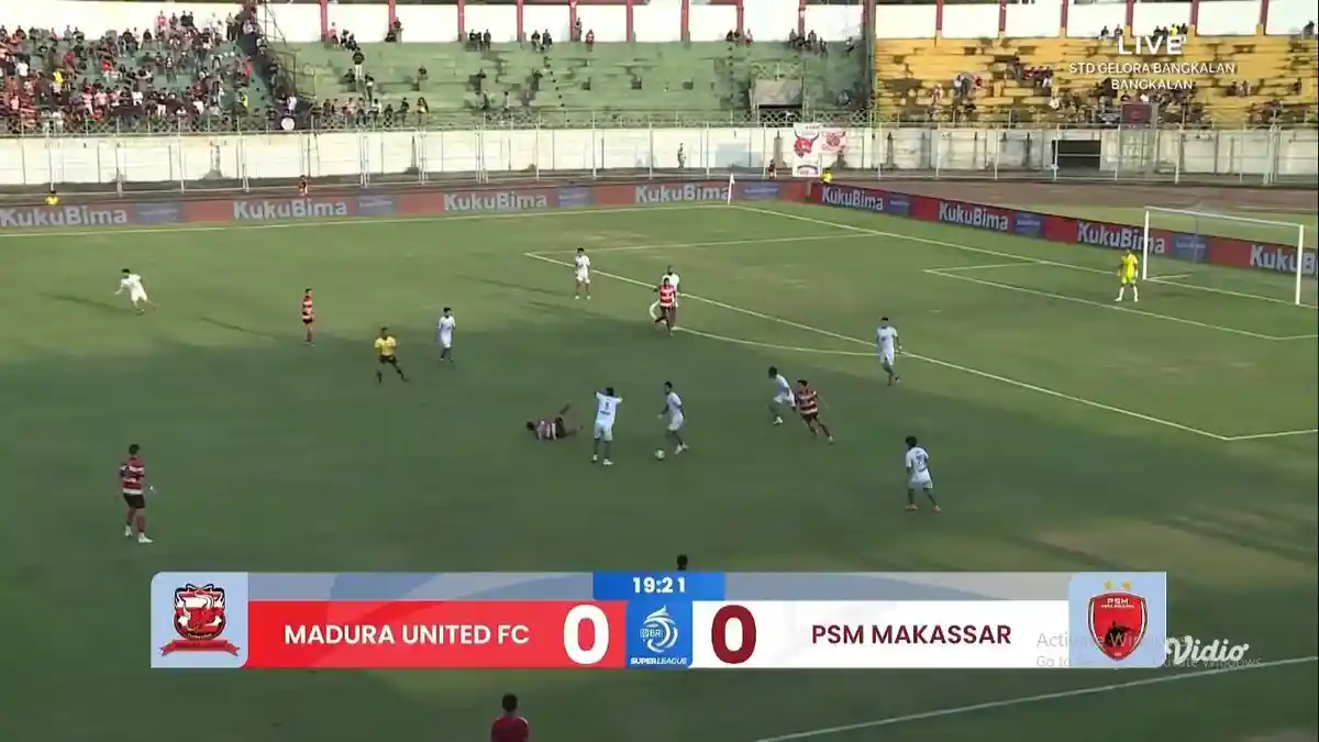 PSM Makassar 0-0 Madura Menit 20 Babak Pertama, Reza Arya Tepis Sundulan Lulinha