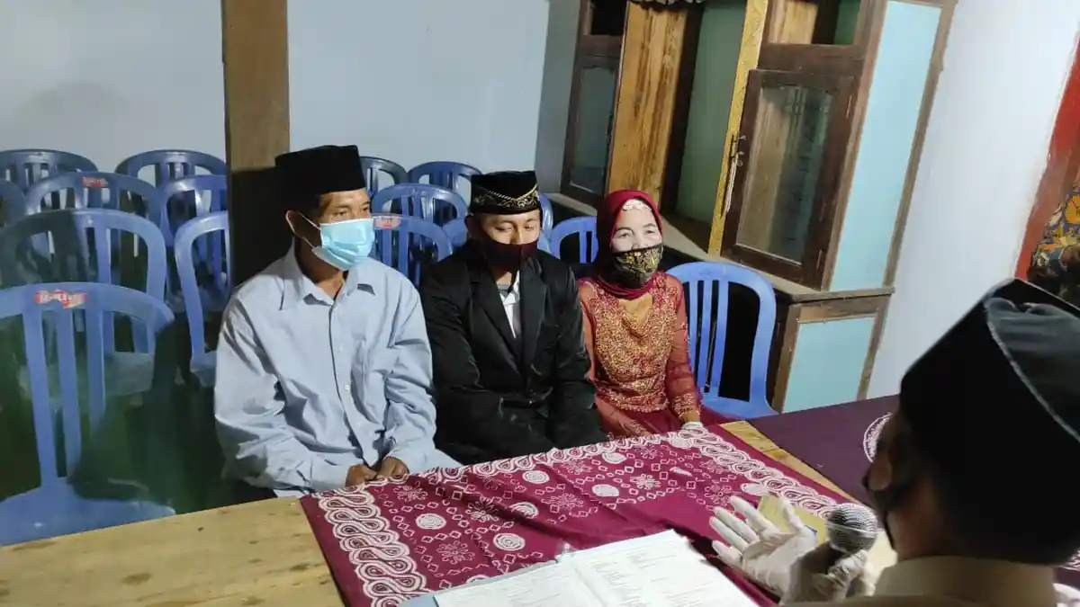 Lima Kali Tolak Lamaran Pria Lain, Janda 76 Tahun di Ponorogo Dinikahi Duda 29 Tahun