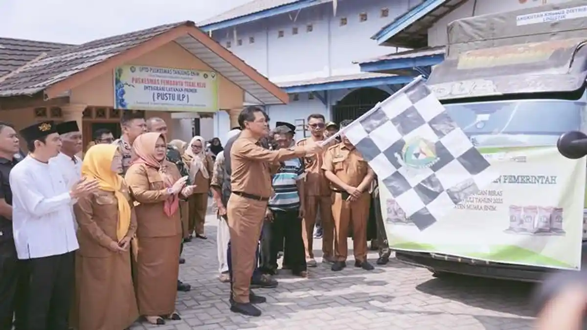Komitmen Ketahanan Pangan: Pemkab Muara Enim Luncurkan Penyaluran Beras CPP untuk Ribuan Keluarga