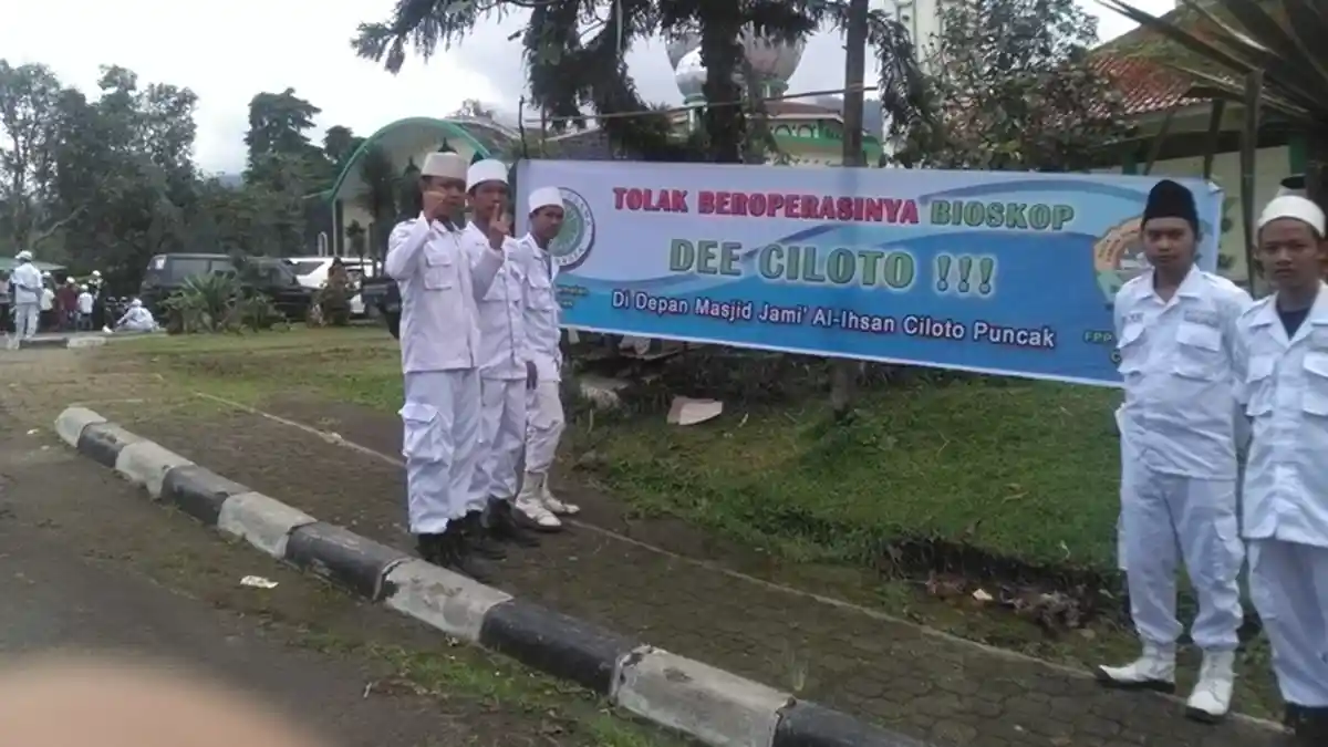 Ribuan Warga Gelar Zikir dan Doa, Tolak Keberadaan Bioskop: Kami Adukan Masalah ini pada Allah SWT