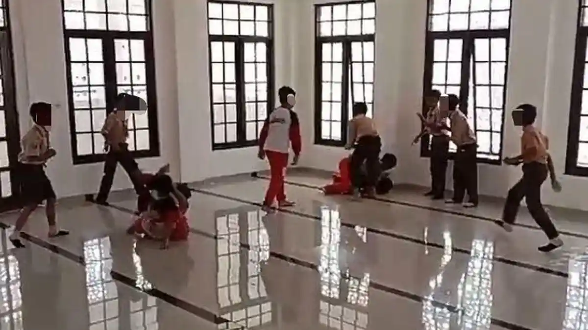 Viral Sejumlah Murid SDN Ibu Jenab 2 Cianjur Terlibat Duel, Ada yang Sampai Luka Berdarah