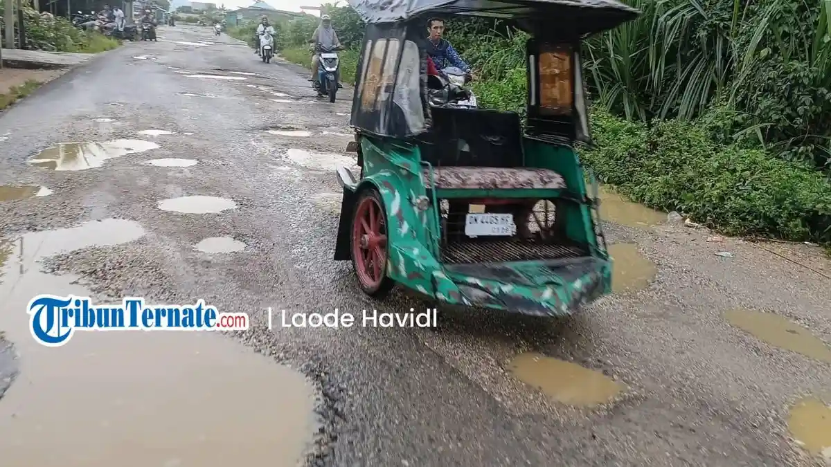 Hujan Deras Guyur Taliabu, Ruas Jalan di Desa Wayo Tergenang dan Membahayakan Pengendara