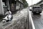 Banjir Genangi Jalan Daan Mogot Jakarta