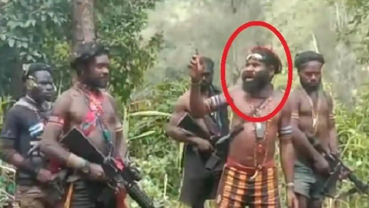 Video Panglima Perang KKB Papua Kumpulkan Anak Buah di Hutan Beredar, Dikawal 4 Pria Bersenjata