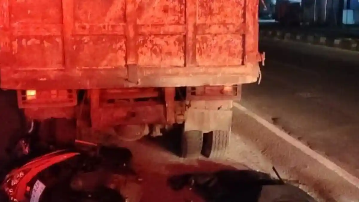 INNALILLAHI!  Sepeda Motor Tabrak Truk Parkir di Karanganyar, Dua Orang Meninggal Dunia