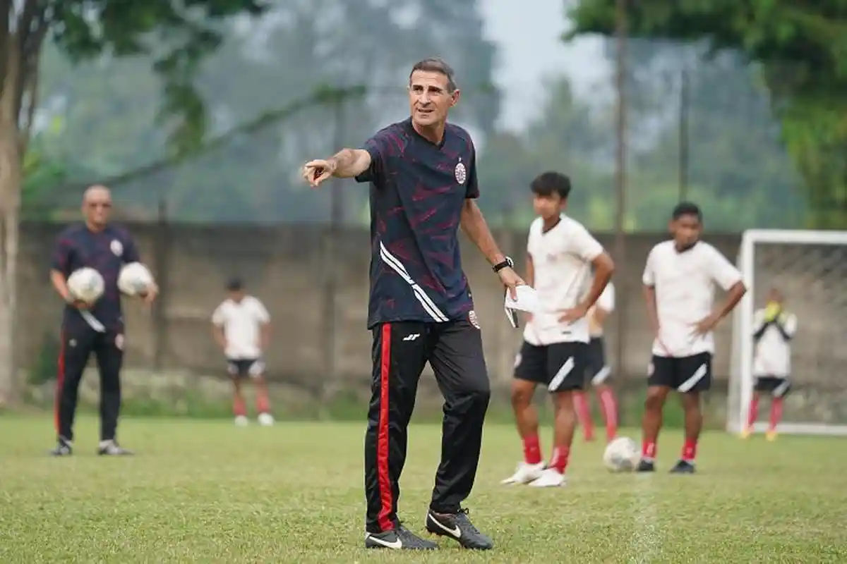 Angelo Alessio Berharap Pemain Muda Persija Jakarta Tingkatkan Kualitas